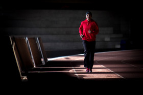 مریم در حال تمرین در ورزشگاه آفتاب انقلاب است.